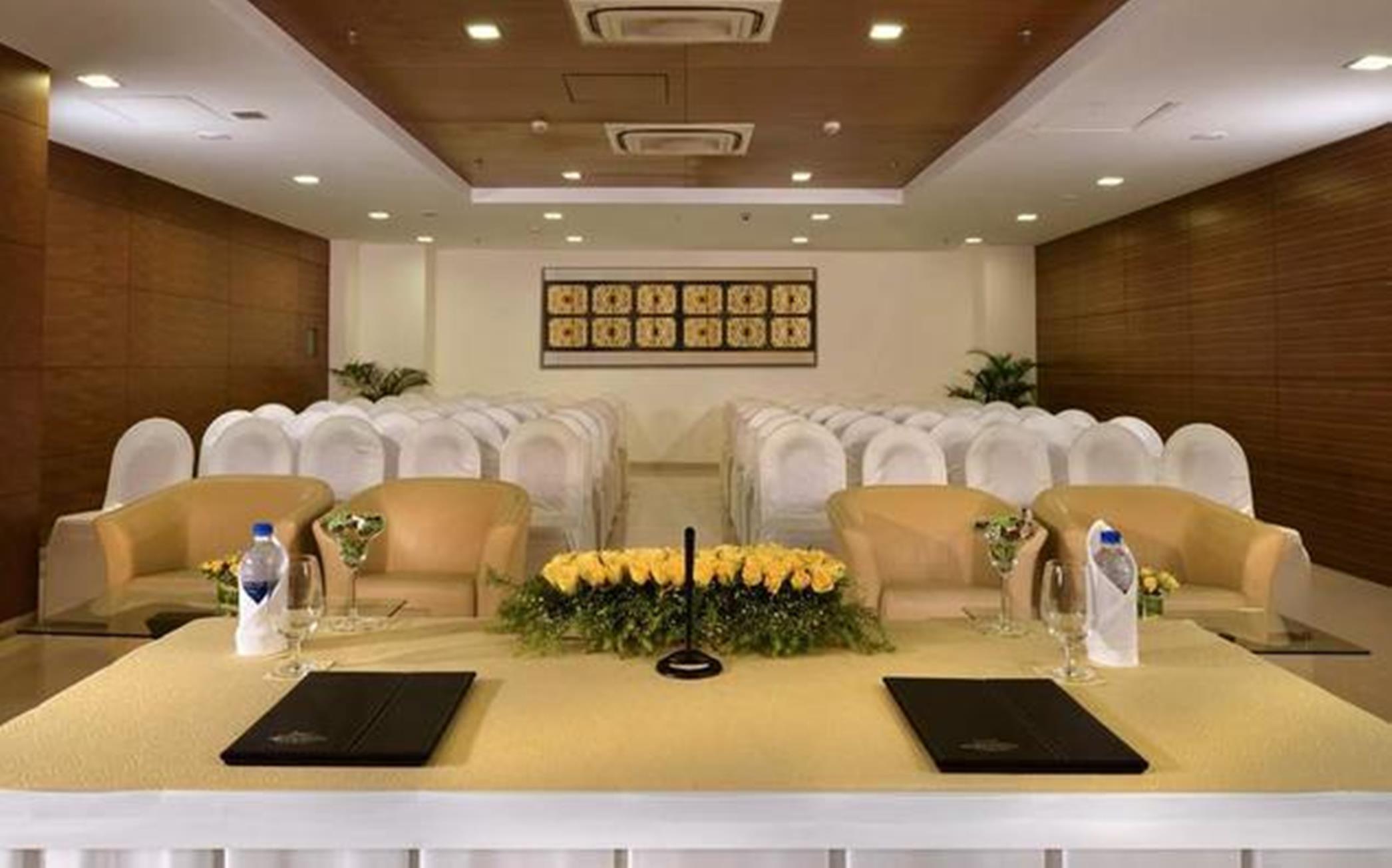 Majestic Court Sarovar Portico Navi Mumbai Dış mekan fotoğraf