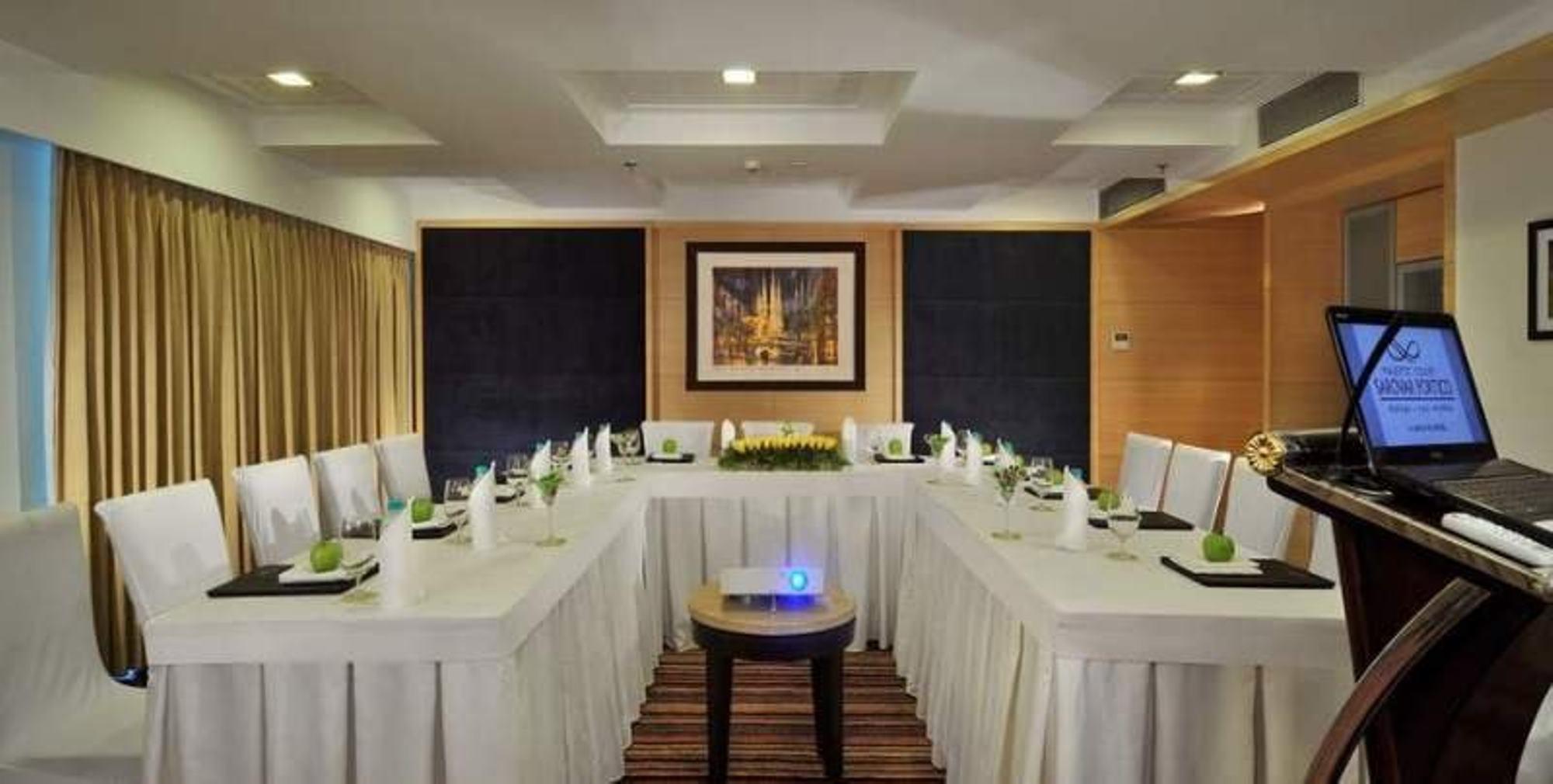 Majestic Court Sarovar Portico Navi Mumbai Dış mekan fotoğraf
