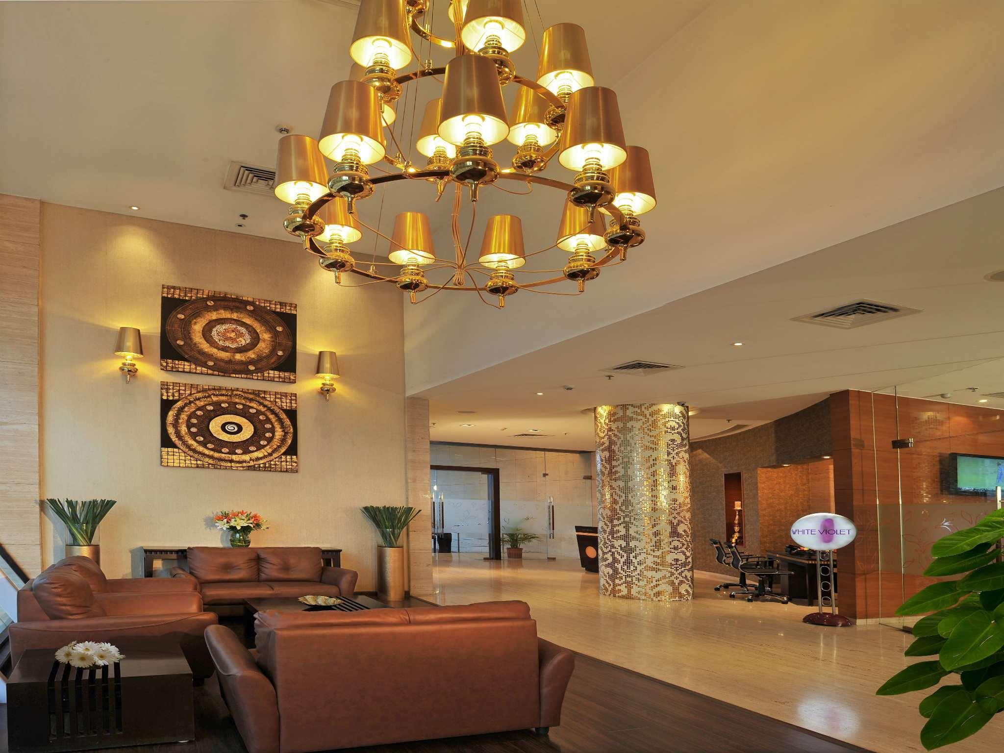 Majestic Court Sarovar Portico Navi Mumbai Dış mekan fotoğraf