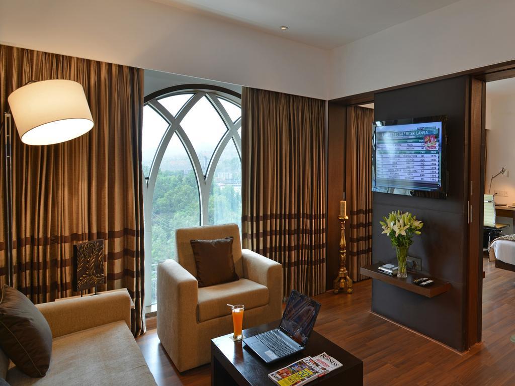 Majestic Court Sarovar Portico Navi Mumbai Dış mekan fotoğraf