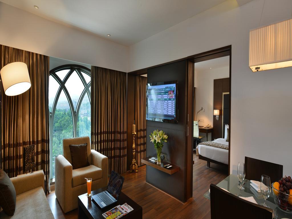 Majestic Court Sarovar Portico Navi Mumbai Dış mekan fotoğraf