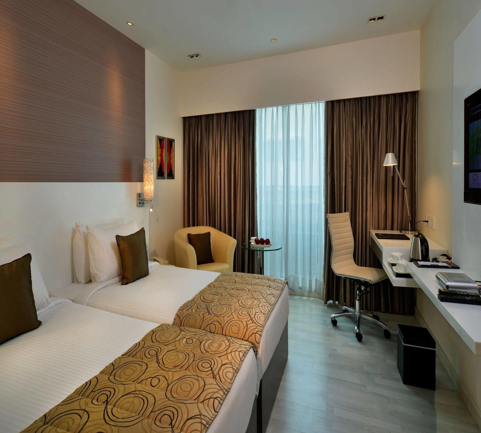 Majestic Court Sarovar Portico Navi Mumbai Dış mekan fotoğraf