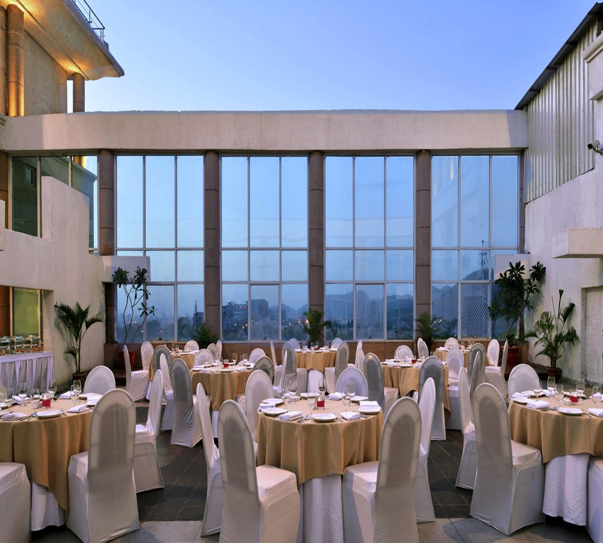 Majestic Court Sarovar Portico Navi Mumbai Dış mekan fotoğraf