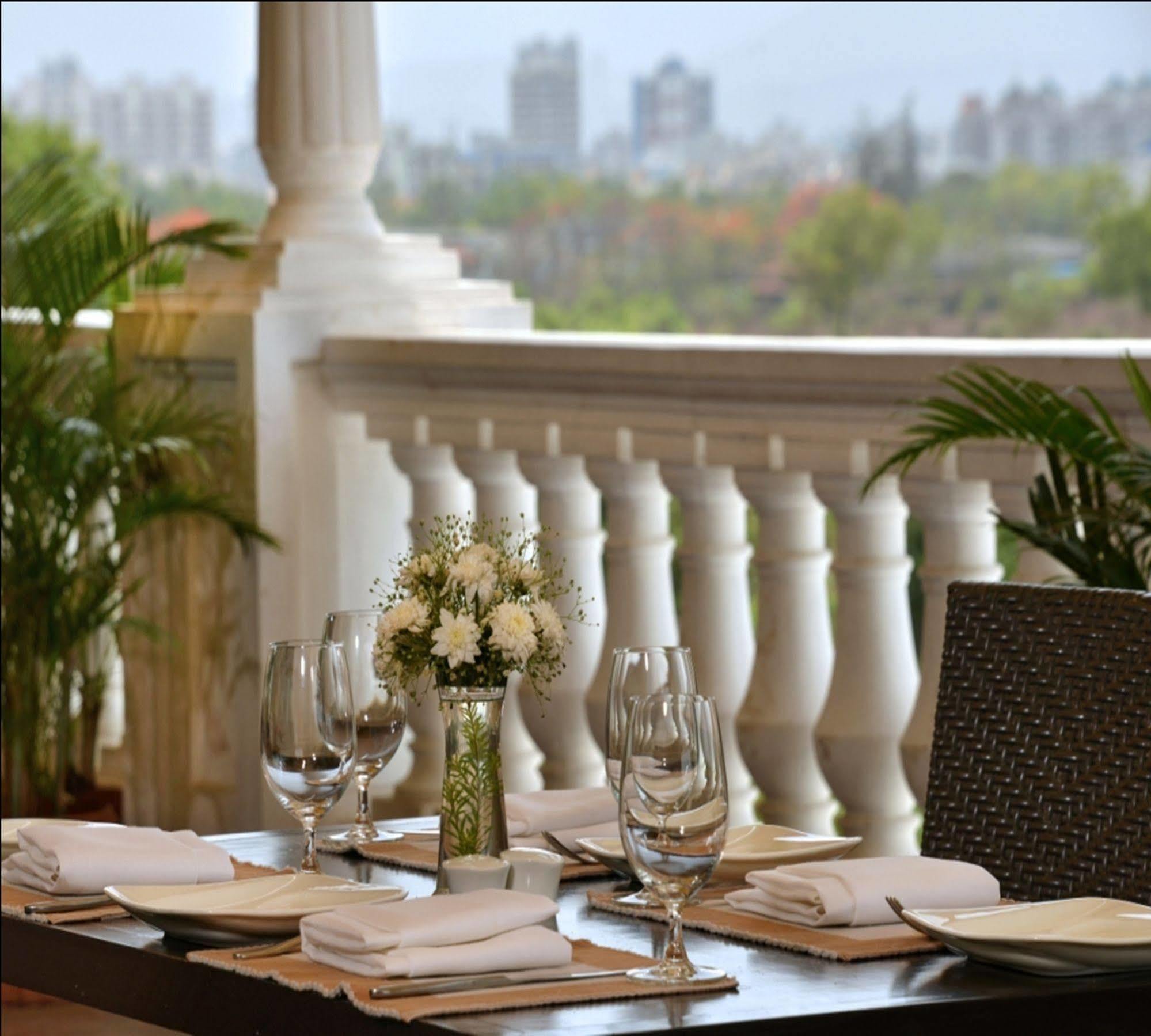 Majestic Court Sarovar Portico Navi Mumbai Dış mekan fotoğraf