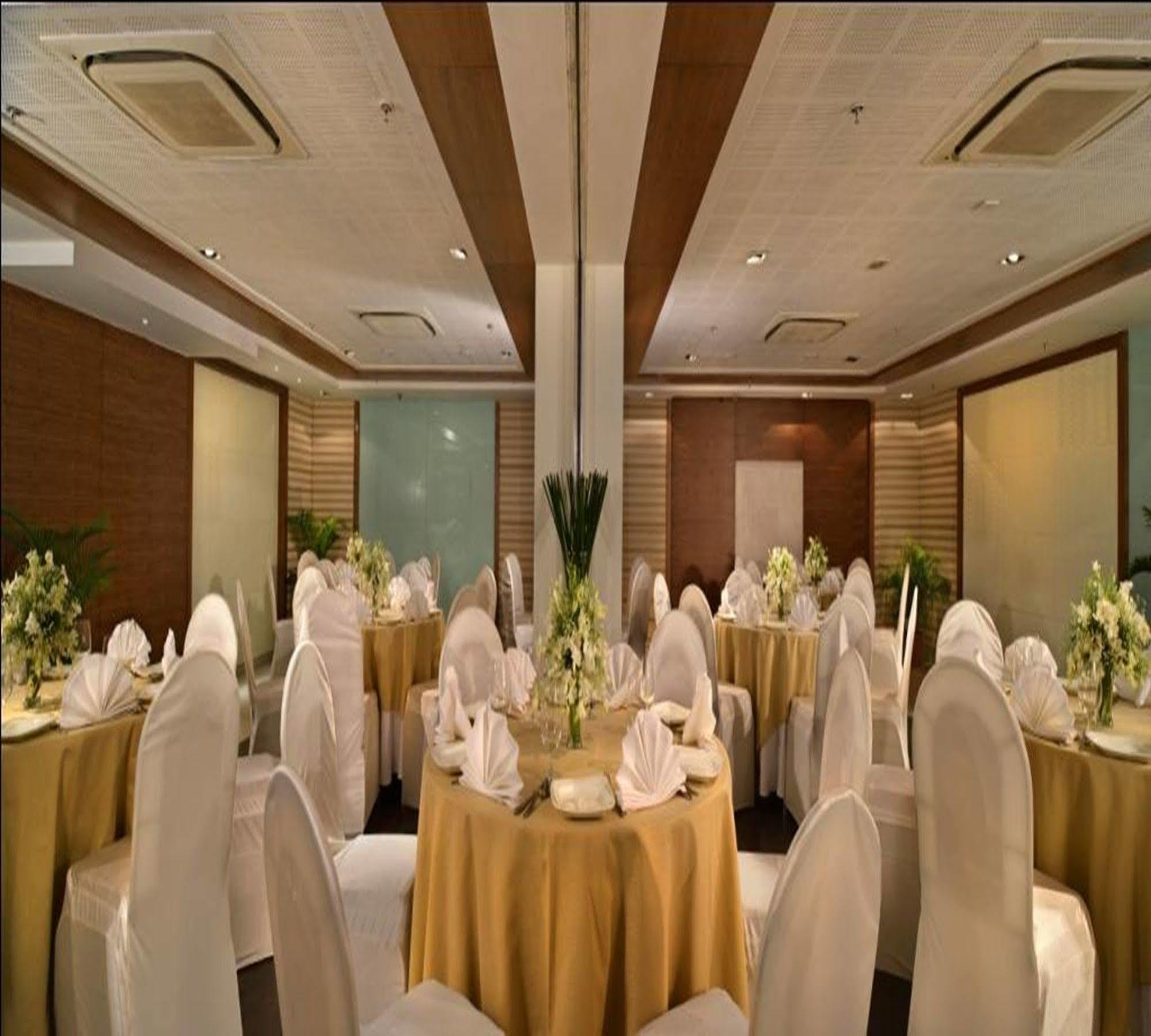 Majestic Court Sarovar Portico Navi Mumbai Dış mekan fotoğraf