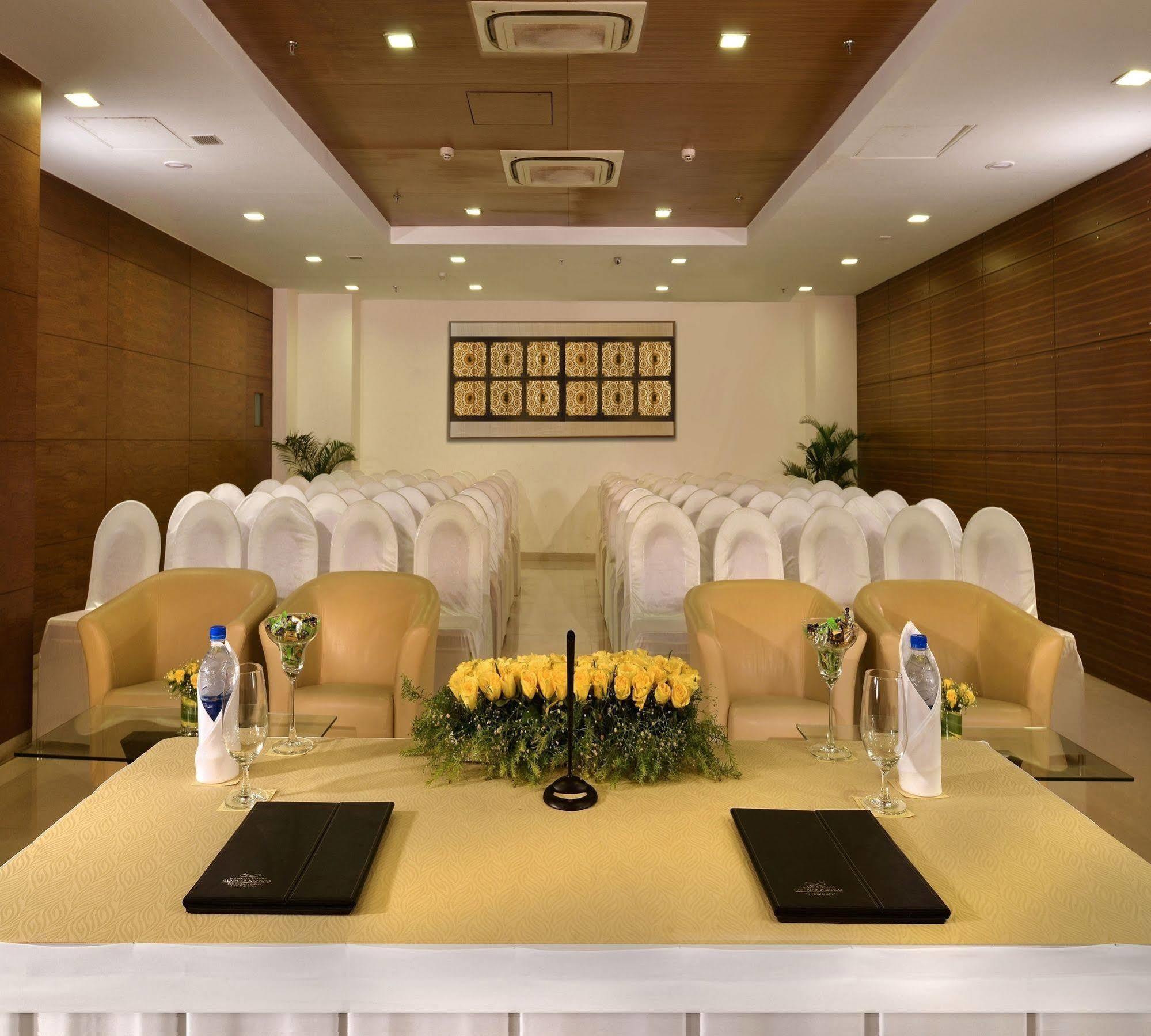 Majestic Court Sarovar Portico Navi Mumbai Dış mekan fotoğraf