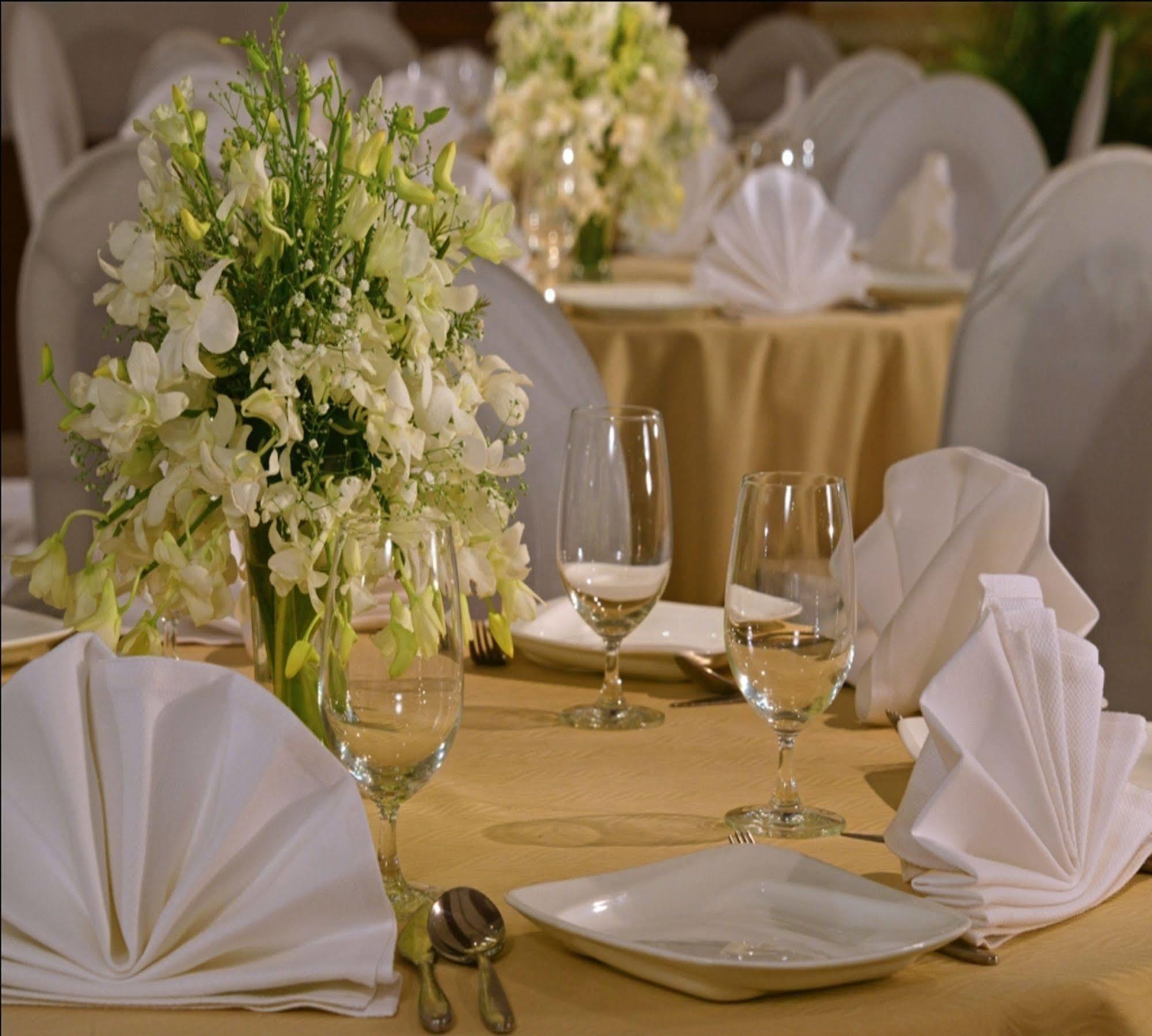 Majestic Court Sarovar Portico Navi Mumbai Dış mekan fotoğraf